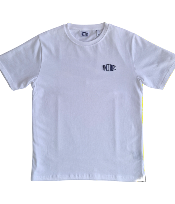 T-shirt blanc Invecture avec logo noir discret sur la poitrine