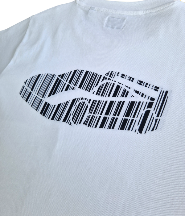 Détail du visuel automobile noir imprimé au dos du T-shirt Invecture